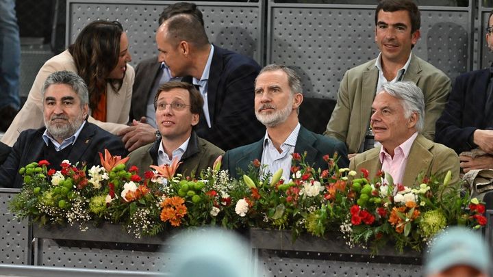 El rey Felipe VI, junto a Almeida, asistiendo al partido de Nadal en el Mutua Madrid Open de Tenis / EUROPA PRESS