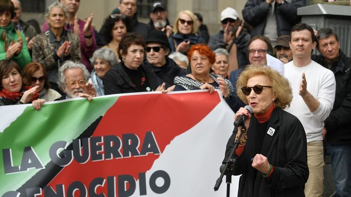 La actriz Marisa Paredes interviene en el acto para pedir un alto al fuego en Gaza y reconocer al Estado palestino