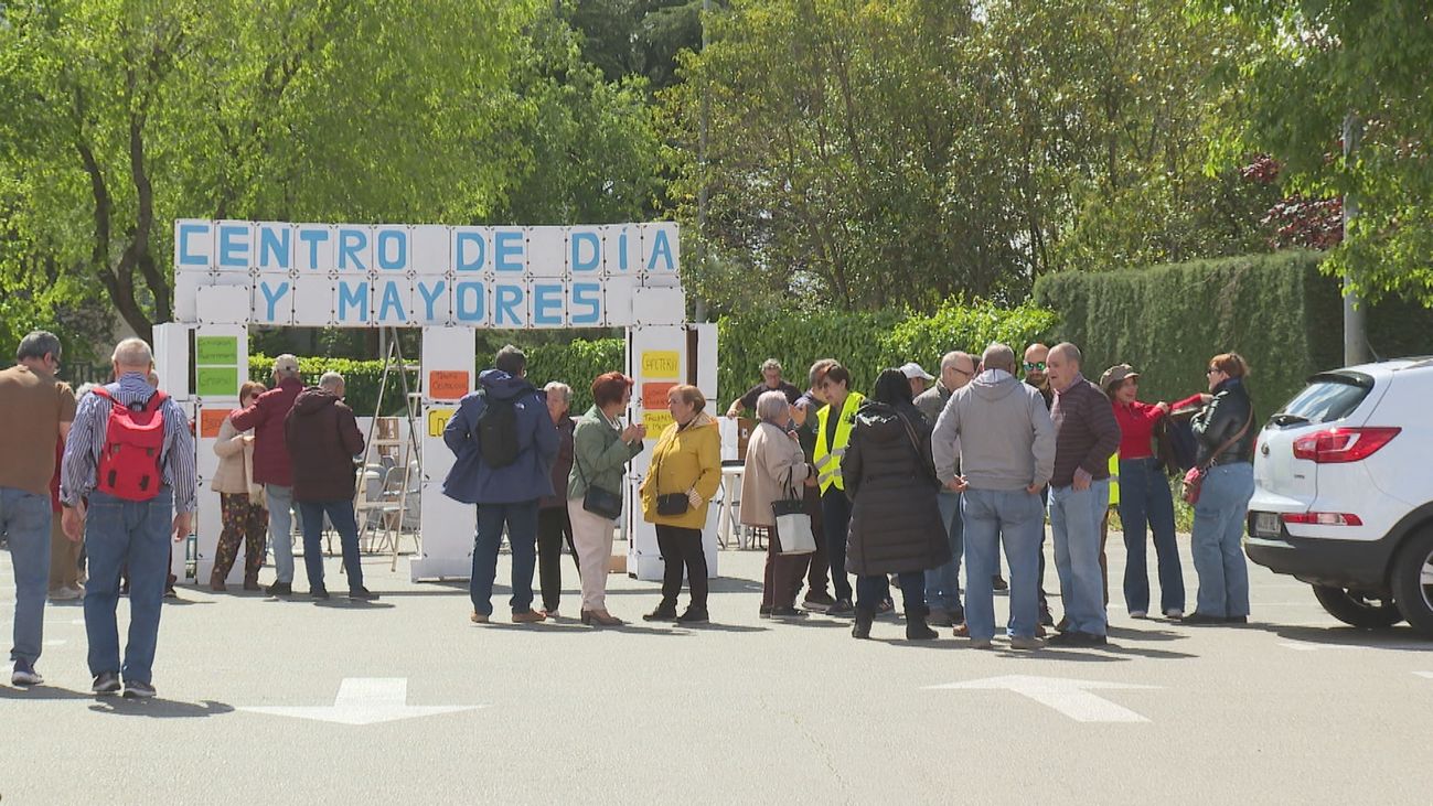 Aluche pide la construcción de dos centros de mayores en la calle Camarena