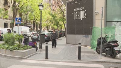 El Mercado de Torrijos cierra definitivamente sus puertas: "Los tiburones nos comen el barrio"
