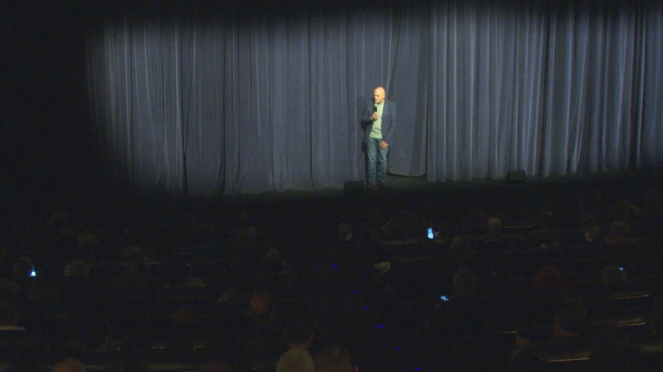 Decisión inédita en el Teatro Fernán Gomez para que el público apague los móviles