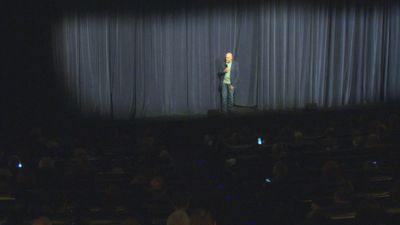 Decisión inédita en el Teatro Fernán Gomez para que el público apague los móviles