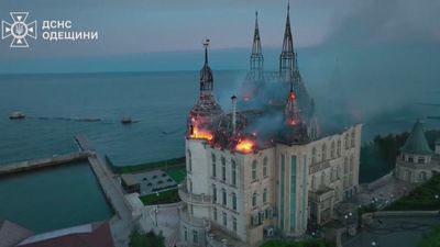 Arde el 'castillo de Harry Potter' en Odessa, tras ser alcanzado por misiles rusos