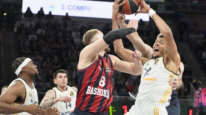 Tavares ante el Baskonia / EFE