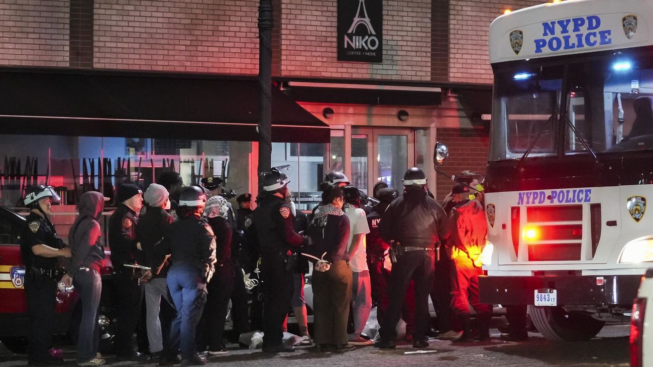 Policía de Nueva York arresta a manifestantes pro-palestinos