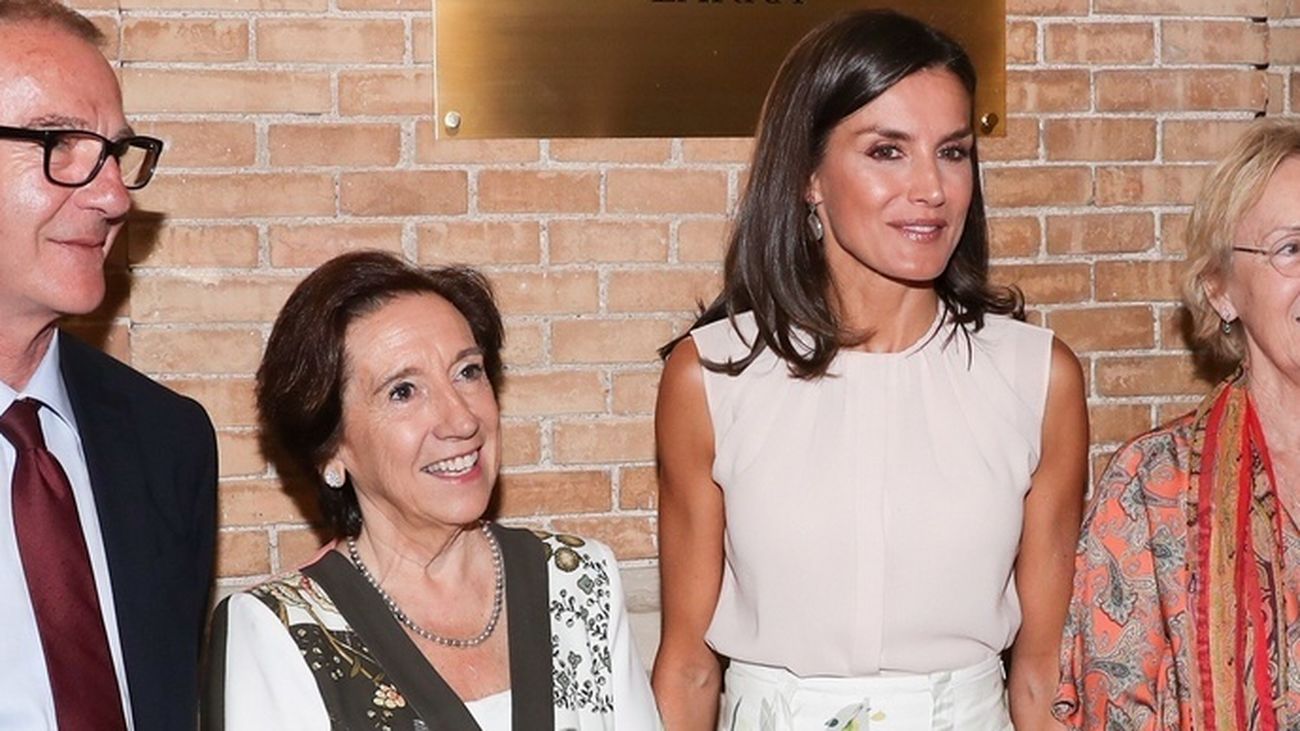 La reina Letizia con Victoria Prego