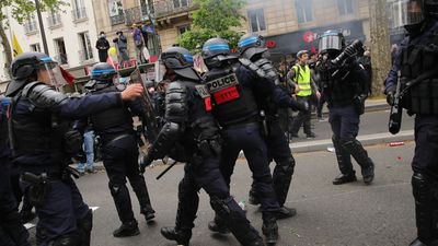 Decenas de detenidos y una docena de agentes heridos en las manifestaciones del 1 de Mayo en Francia