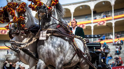 Así ha sido el desfile de calesas previo a la tradicional corrida Goyesca en las Ventas