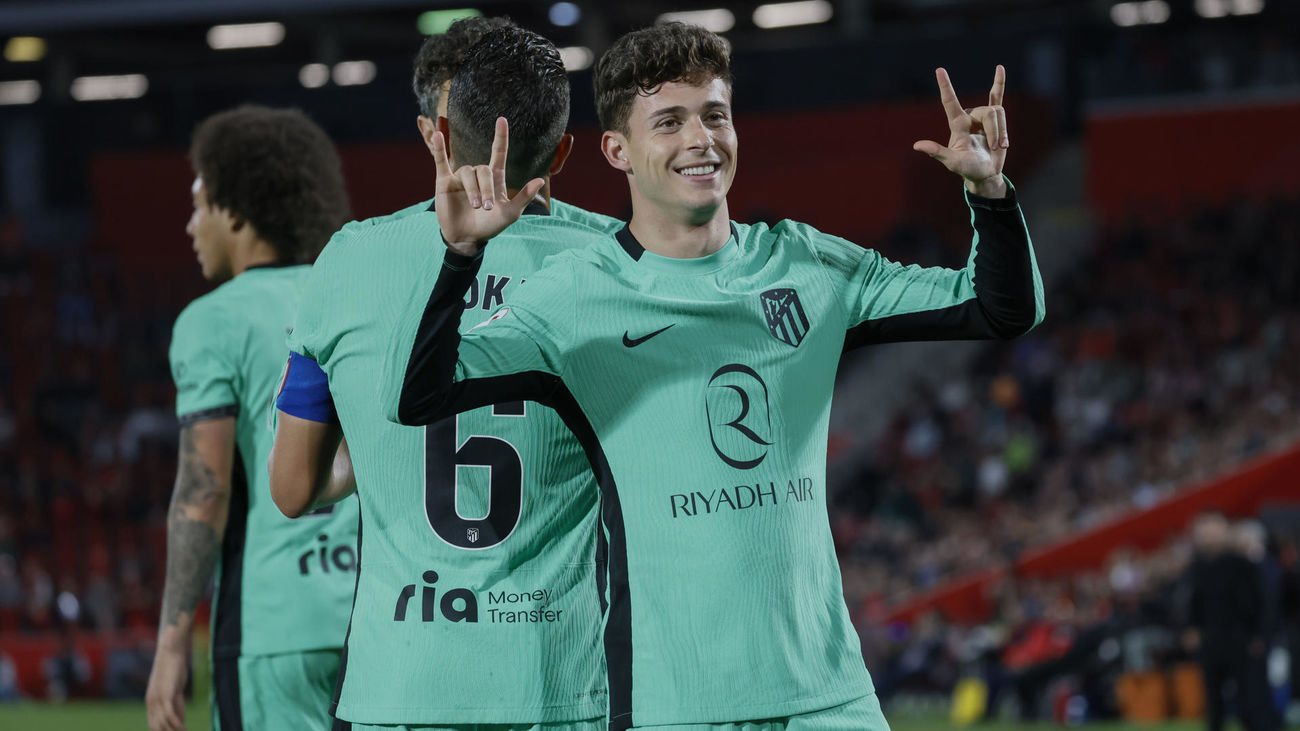 Rodrigo Riquelme celebra el primer gol del Atlético en Mallorca