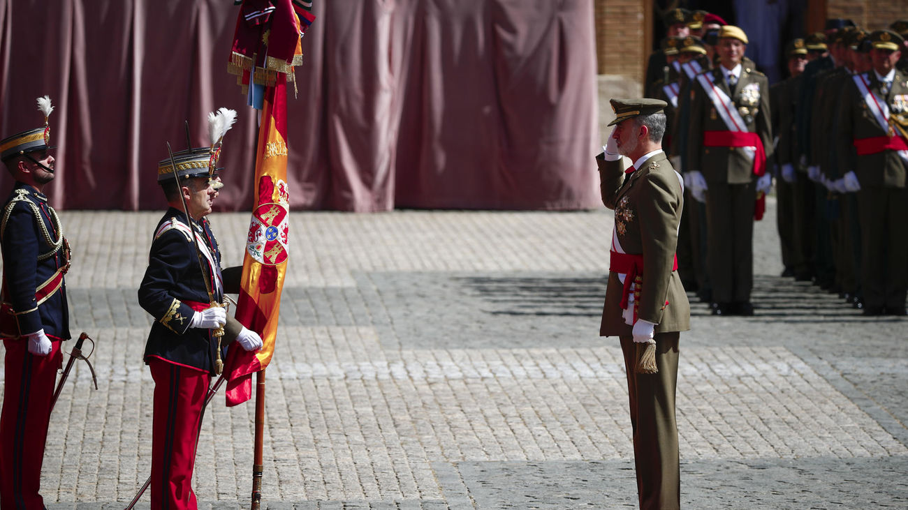 Felipe VI vuelve a jurar bandera en Zaragoza con la princesa Leonor de testigo