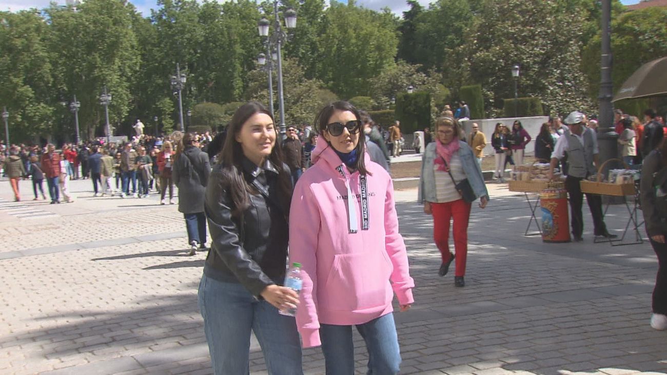 Madrid se llena de turistas  que convierten sus calle en una torre de babel