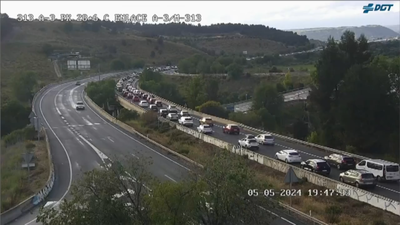 Retenciones en las carreteras madrileñas por la operación retorno del puente