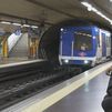 Muere un hombre arrollado por el metro en Tirso de Molina después de bajar con otro a las vías para orinar