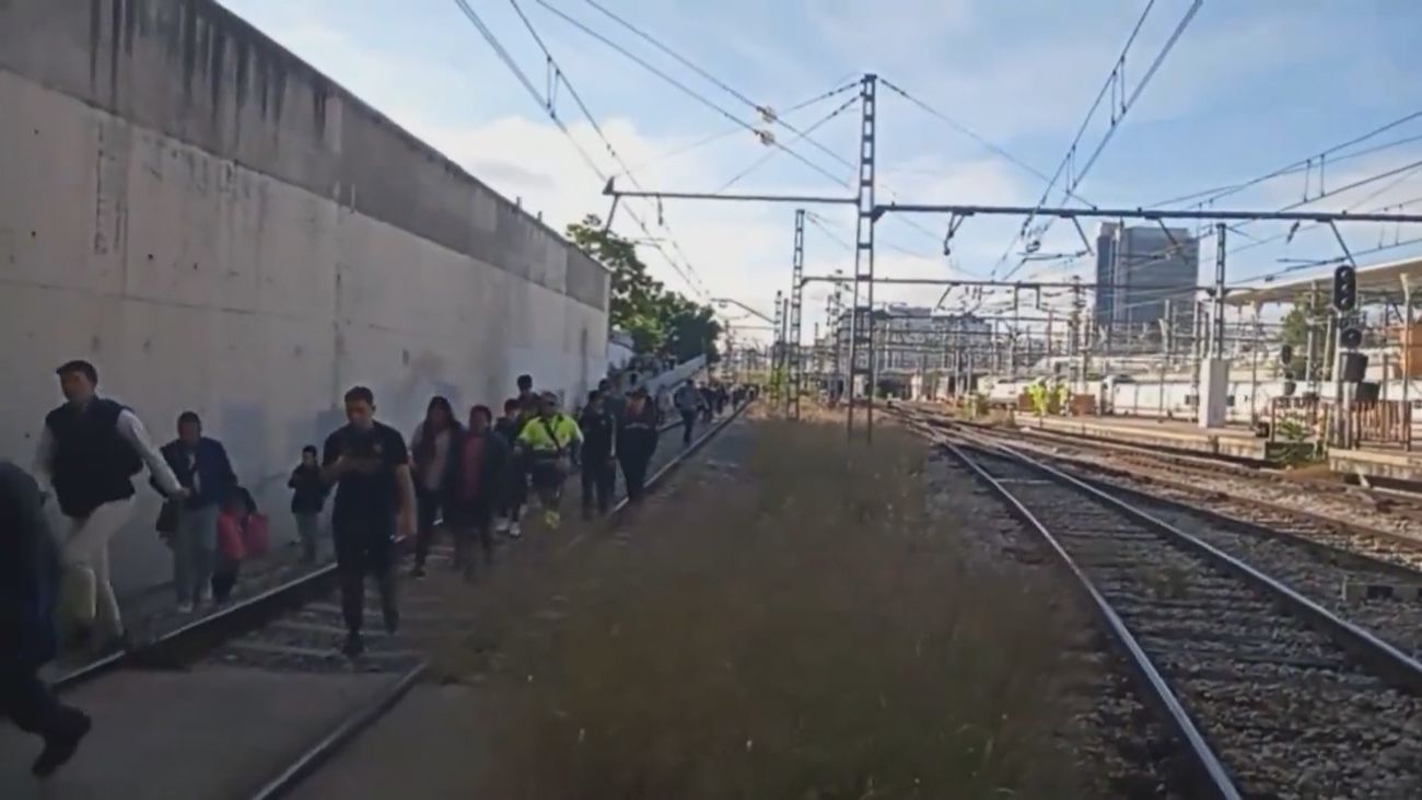 La Comunidad de Madrid exige a Puente que convoque la comisión de Cercanías después de un nuevo día con retrasos