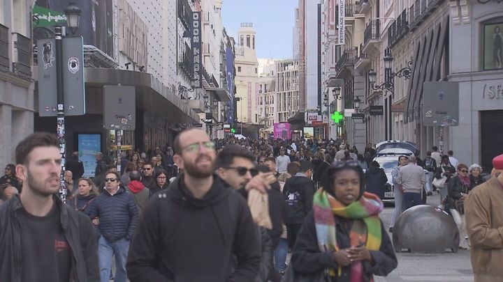 Hostelería Madrid hace un "balance positivo" del turismo en Madrid en el Puente de Mayo a pesar de la climatología adversa