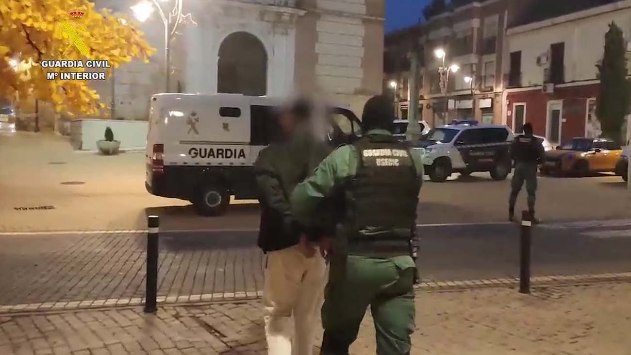Detenidas 30 personas por estafar más de un millón de euros mediante el método 'Man in the middle'