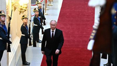 Putin, investido presidente, ofrece diálogo a Occidente, pero defiende un nuevo orden mundial