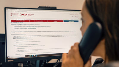 Ya se puede presentar la declaración de la Renta por teléfono y los mayores de 65 años por videoconferencia