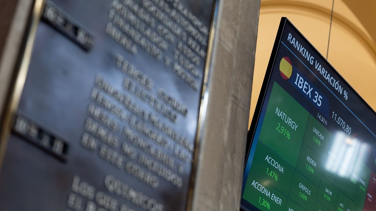 El Ibex 35 logra un nuevo máximo anual al cerrar en los 11.444 puntos con un alza del 0,8% en la sesión