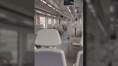 Los pasajeros de un AVE procedente de Alicante atrapados casi 3 horas en el túnel de Chamartín por falta de tensión en la catenaria