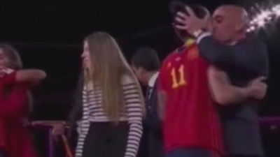 La Audiencia Nacional envía a juicio a Rubiales por el beso no consentido a Jenni Hermoso