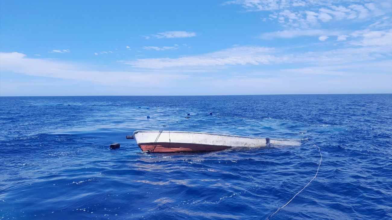 Cayuco hundido en aguas al sur de Tenerife