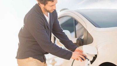 Madrid abre este jueves el plazo para solicitar ayudas para instalar puntos de recarga de coches elétricos