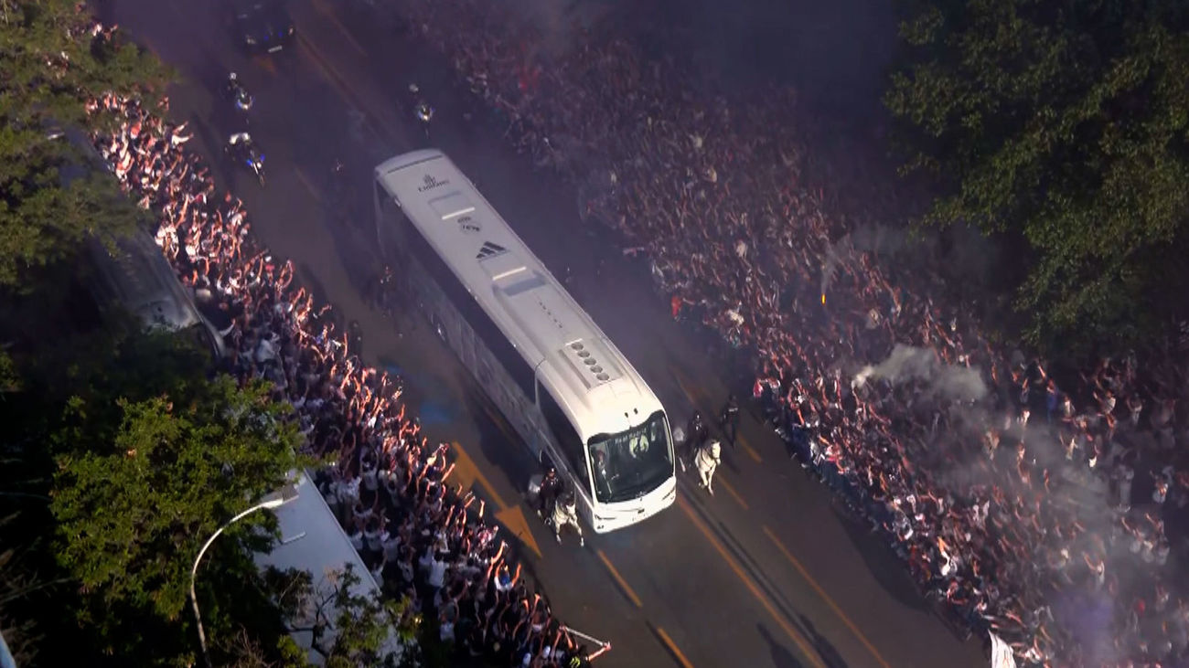 Espectacular recibimiento al Real Madrid en el Bernabéu