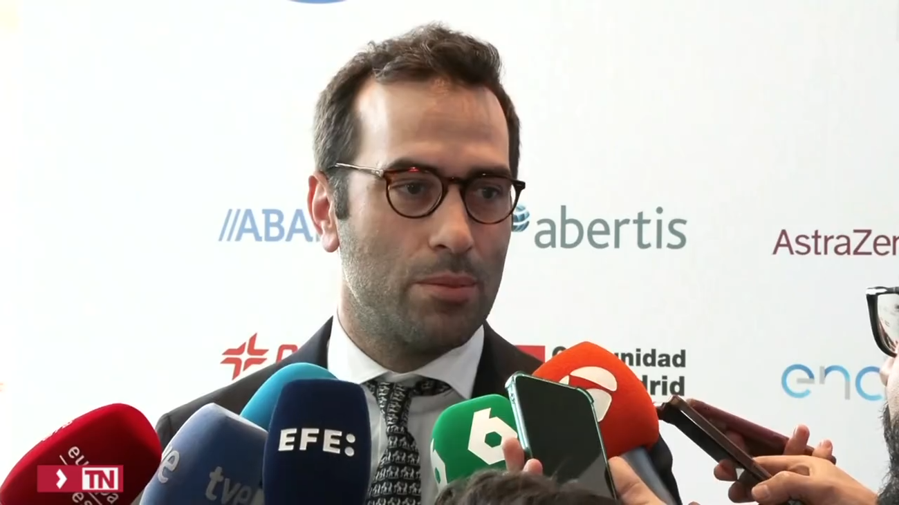 El Gobierno rechaza la OPA hostil de BBVA sobre Sabadell y avisa de "efectos lesivos" sobre el sector