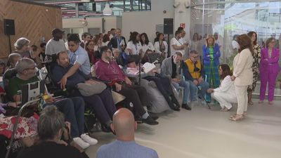 Ayuso pide a los pacientes de ELA que “nunca cejen en su lucha por la vida”