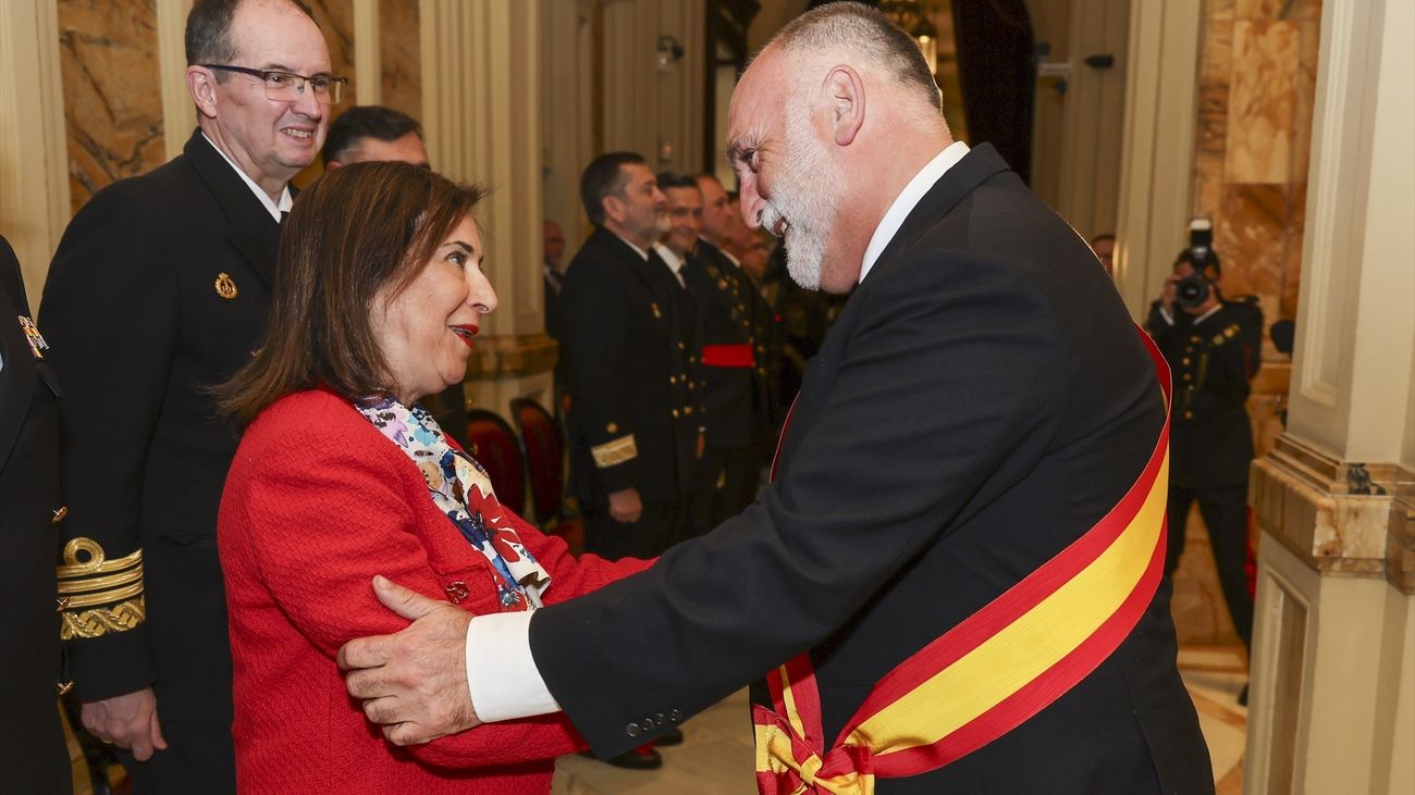 El chef José Andrés, Gran Cruz del Mérito Naval por su labor solidaria