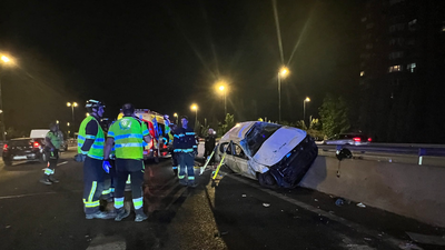 Un conductor herido al dar varias vueltas de campana con su coche en la M-30