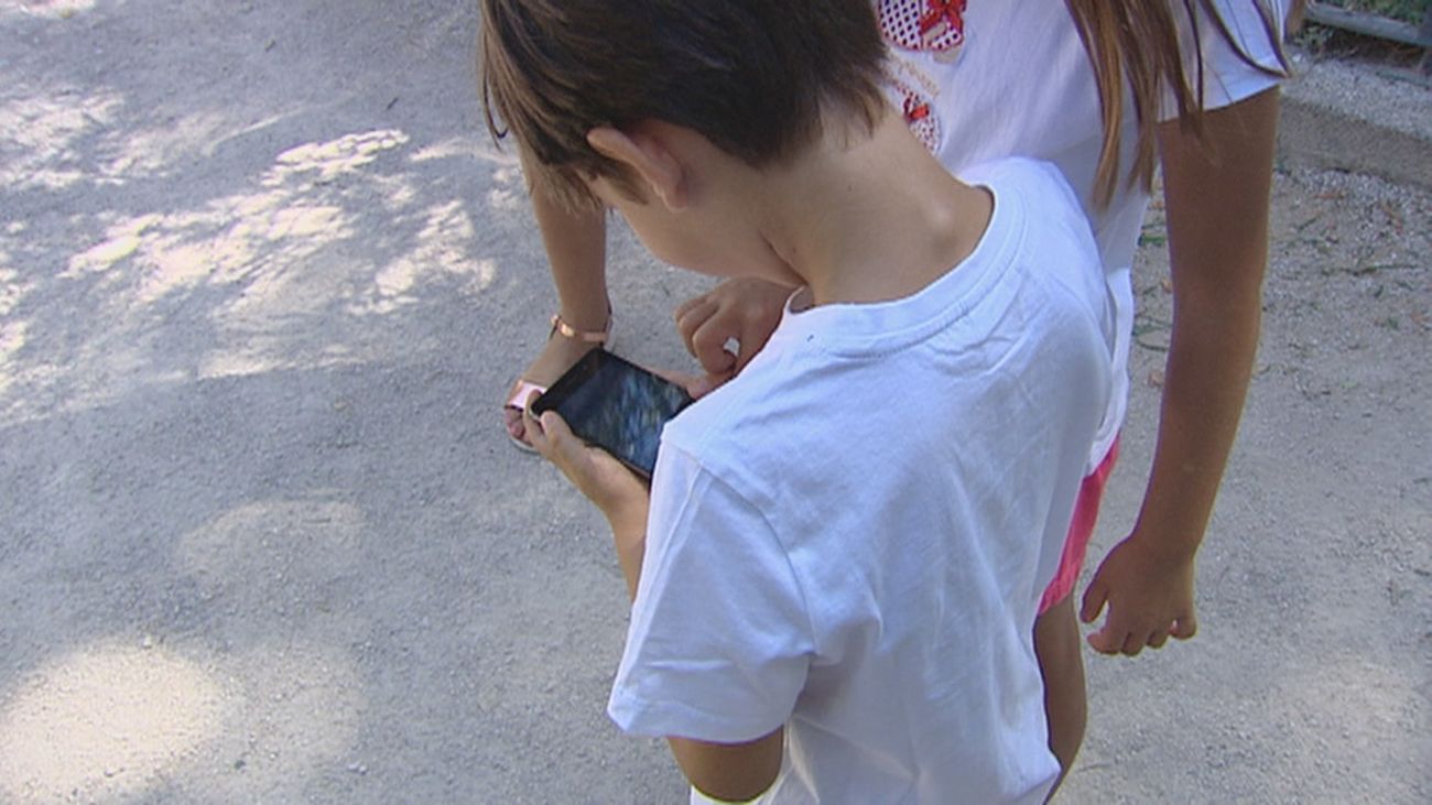 Primera Comunión y ¿primer móvil? Quizá no es lo más adecuado para los niños