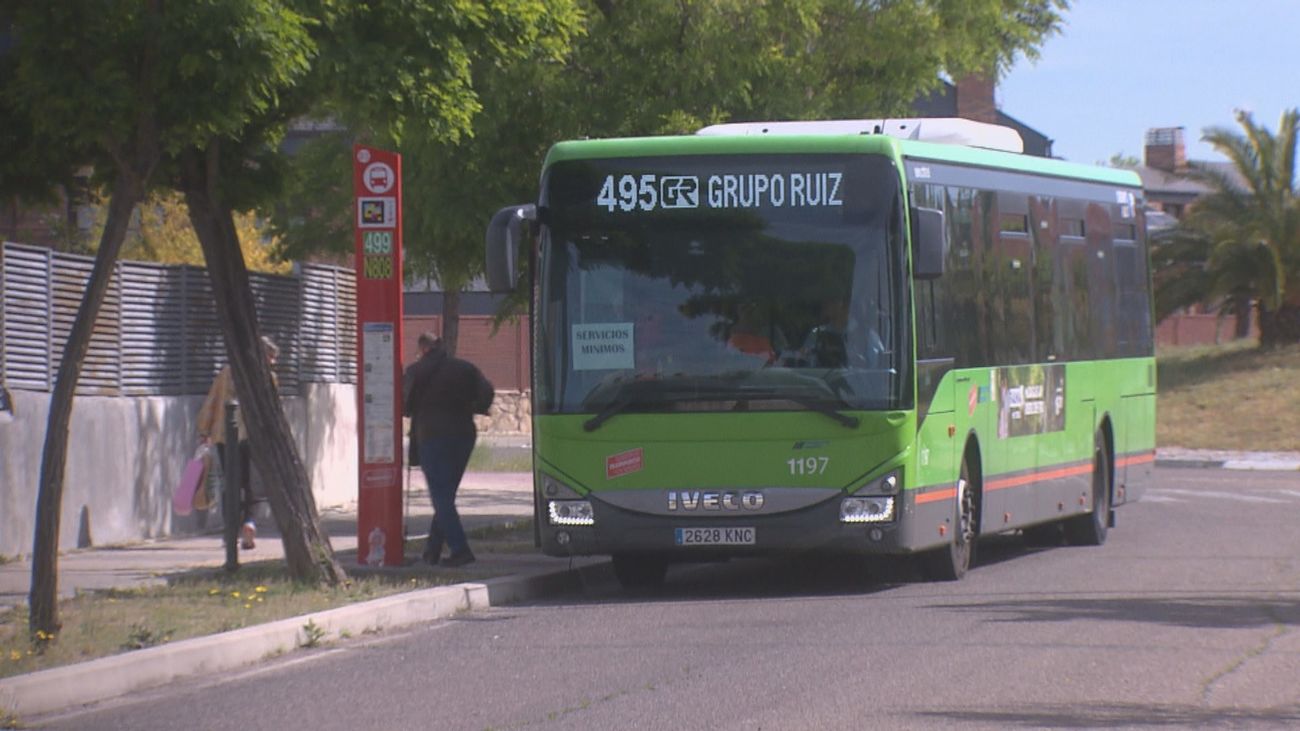 Arroyomolinos cumple tres semanas de huelga de autobuses interurbanos