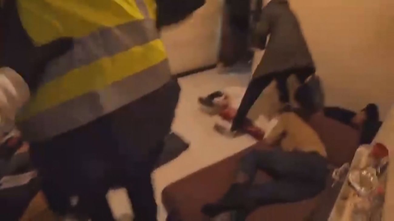 La Policía Nacional entrando en un narco piso de la calle Amparo en Lavapiés