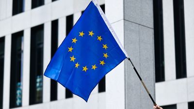La Comisión Europea considera "lamentable" que Eurovisión prohibiese la bandera de la UE en la final