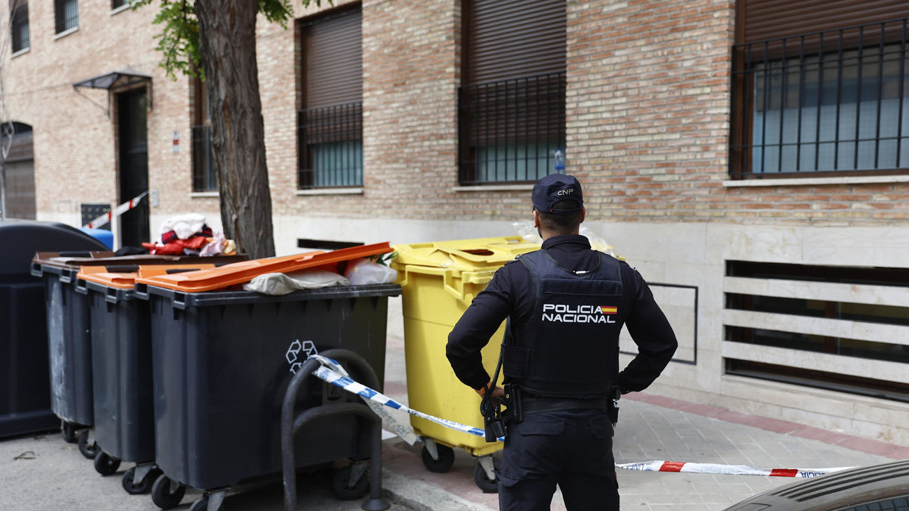 El bebé hallado muerto en Barajas tenía dos o tres días de vida y murió asfixiado