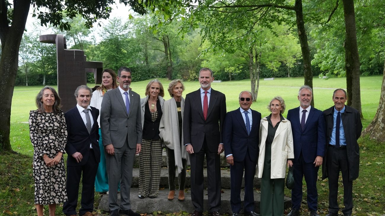 Felipe VI inaugura la exposición '100 años de Eduardo Chillida con la colección Telefónica'