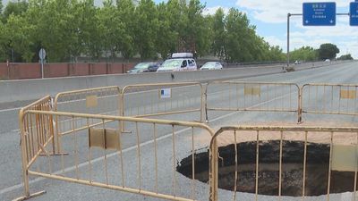 El Canal de Isabel II repara el socavón de la Avenida de Andalucía