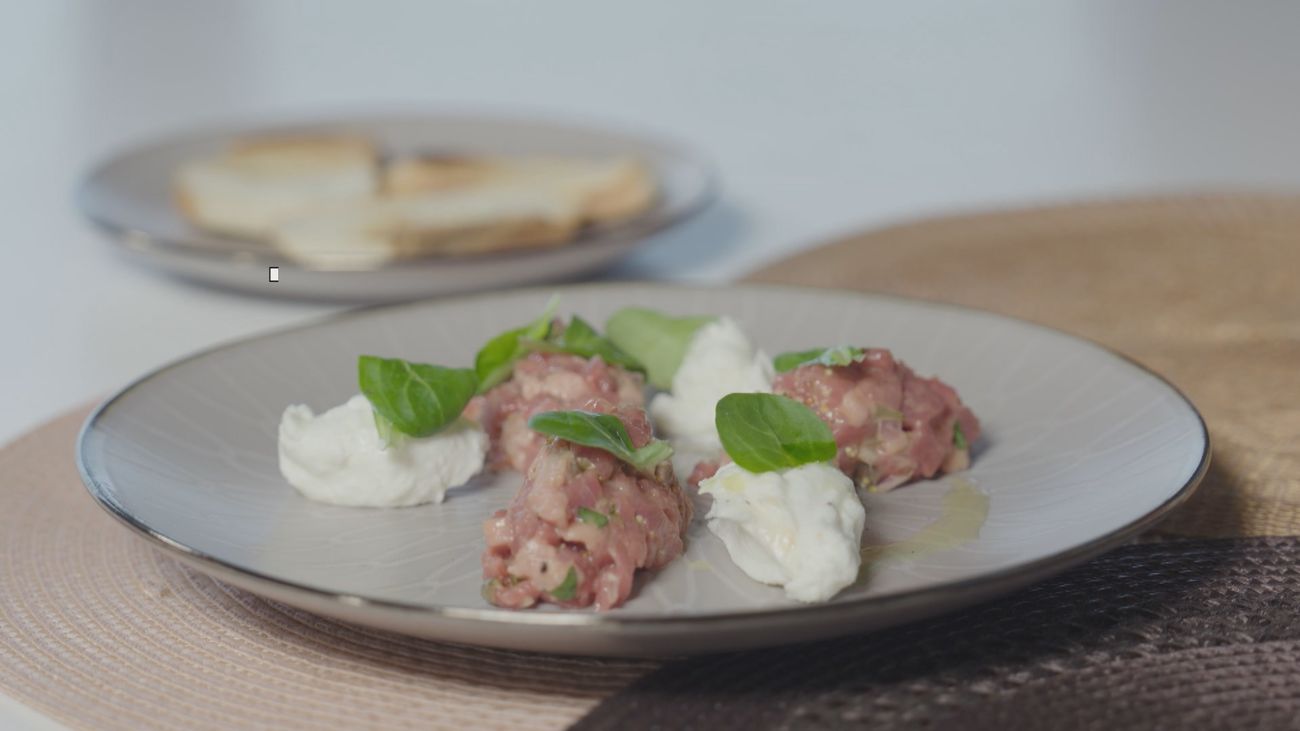 Sabor a Madrid: Tartar de pastrami y ternera con crema de queso en Becerril de la Sierra