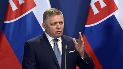 El primer ministro eslovaco, Robert Fico, en estado crítico tras ser tiroteado