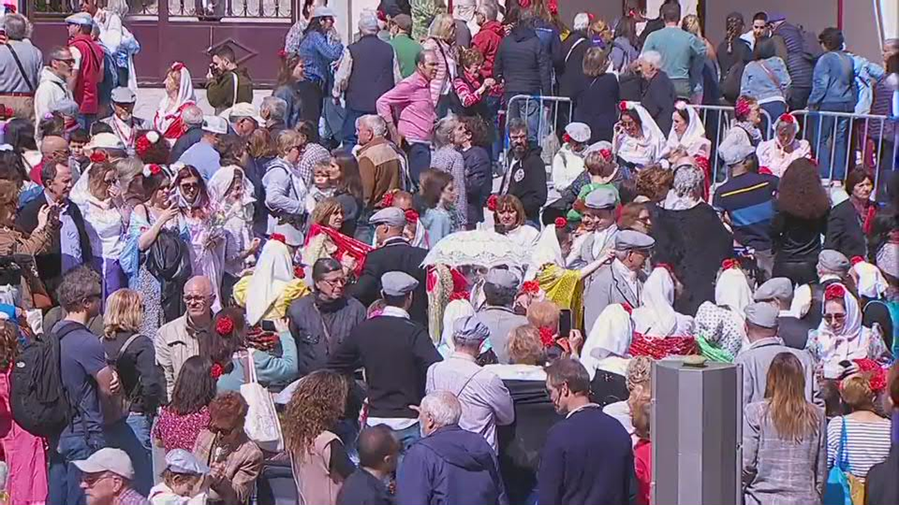 Los madrileños abarrotan desde primera hora la pradera de San Isidro