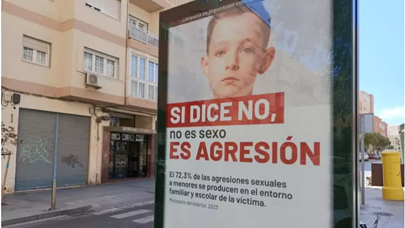 Polémica por un cartel de una campaña en Almería contra las agresiones sexuales a menores