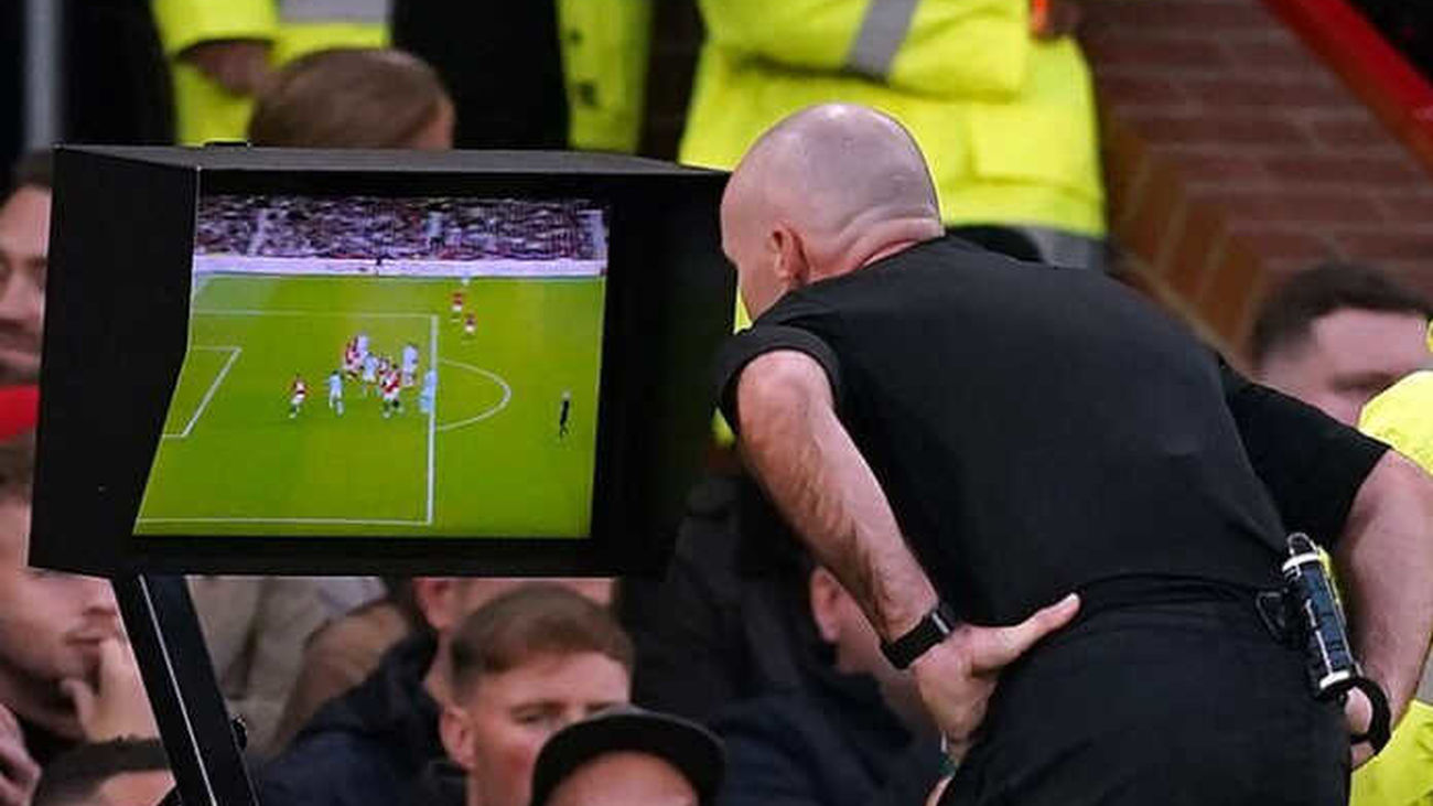 ¿Por qué quiere eliminar la Premier League el VAR?