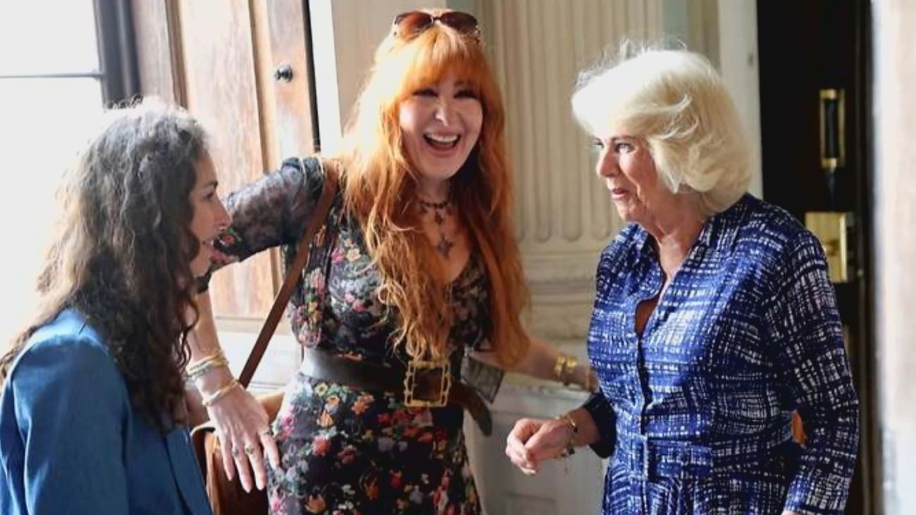 El incómodo encuentro entre la reina Camila y Rose Hambury