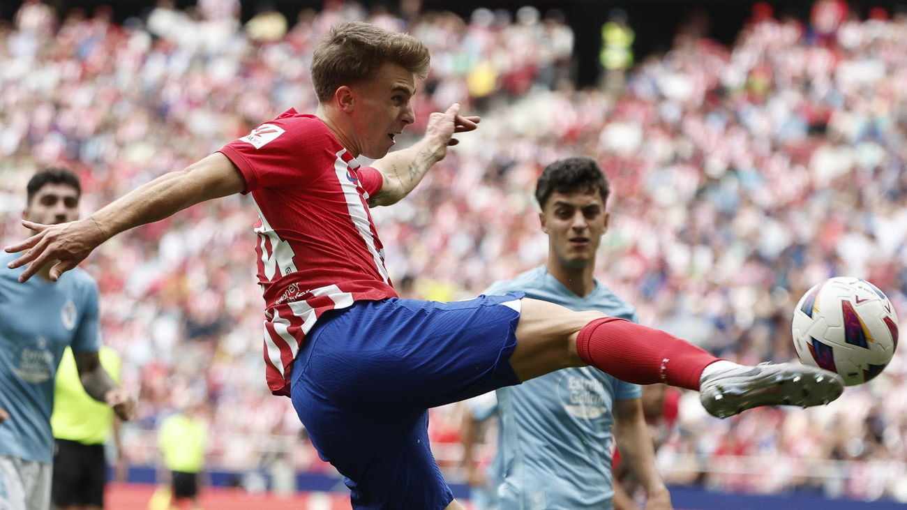 Pablo Barrios ante el Celta