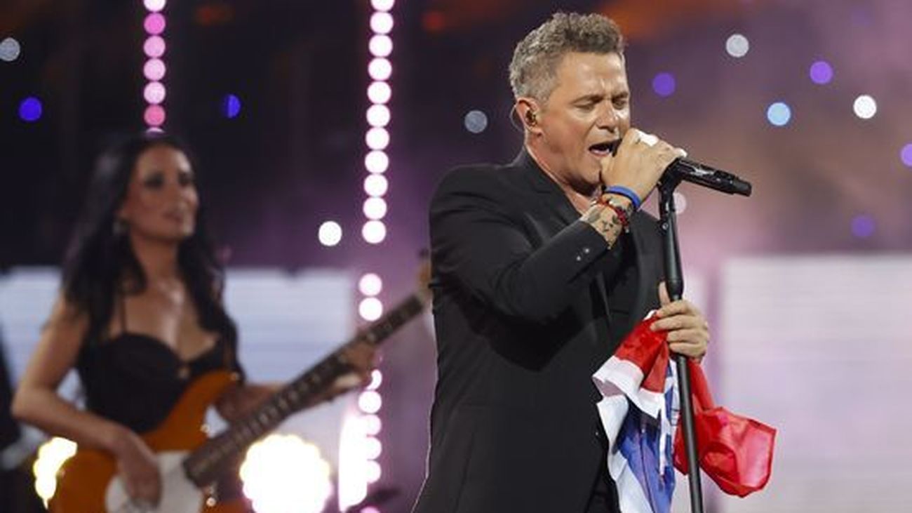 Telefónica celebra el concierto de su centenario con 100 artistas en el Bernabéu