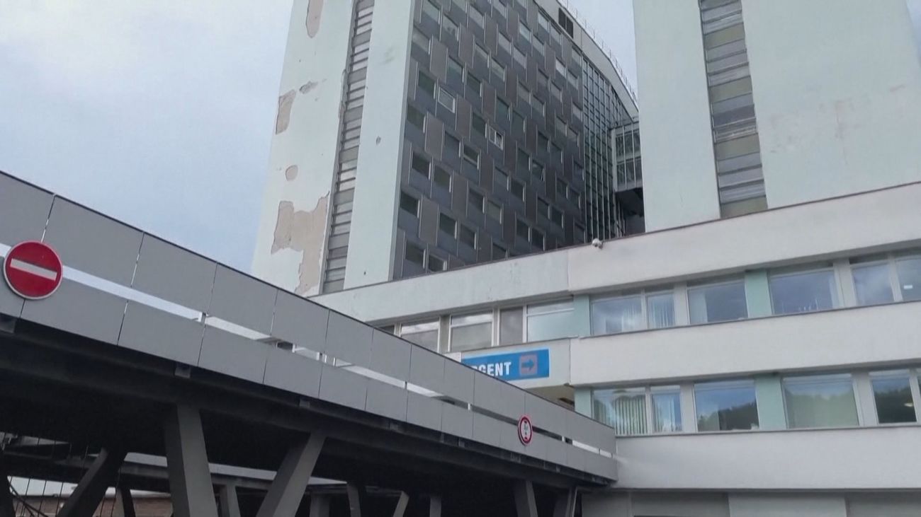 Operan de nuevo al primer ministro eslovaco, Robert Fico, que continúa estable pero "muy grave"