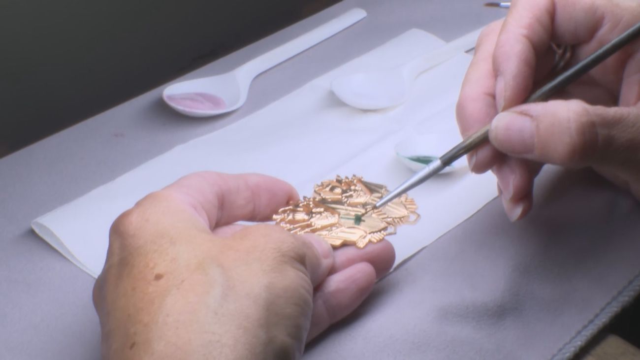 El taller madrileño que hace las Medallas de San Isidro: "Tenemos encargos de todo el mundo"