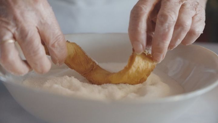 Rebozando el retorcido en azúcar / Telemadrid